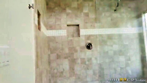 Alura Jenson seduces Robby Echo in steamy shower stepmom fantasy