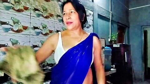 Indian MILF in blue saree and white bra exposing midriff in homemade kitchen tease