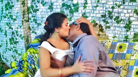 Indian Bhabhi passionately kissing NRI black boy in steamy first-time encounter