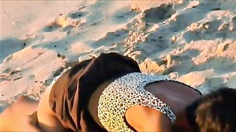 Young amateur couple spied in doggy style sex on sunny beach