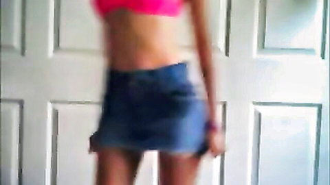 Slender all-natural girl exposes nice tits and sexy bum