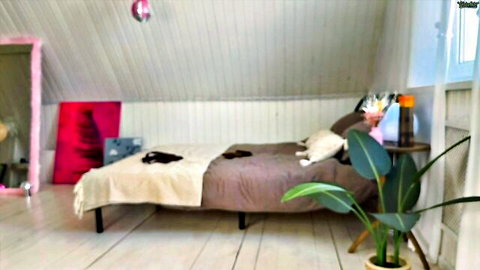 uwunikaa wet beauty show recording in cozy bedroom setup