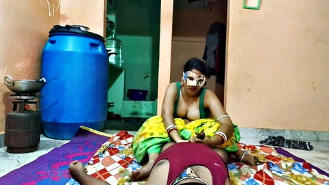 Curvy Desi bhabhi Renu exposes big tits in saree, intimately touches Rajesh