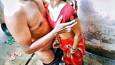 Muscular Indian guy exposes hard cock grabbing big ass of saree-clad college girl for doggy style fuck