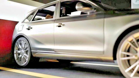 3D animated big-tit MILF car sex in parking garage thumbnail