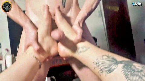 Sr Mono y Alba in playful foot fetish footjob with tattoos