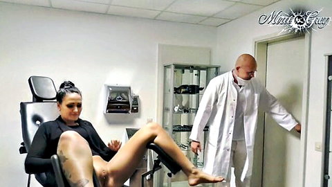 Lara Cumkitten exposes pussy to doctor in medical fetish scene
