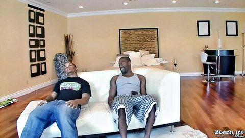 40yo Latina MILF Raquel lounging with two black men before BBC action