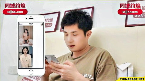 Asian guy watches hot slim Asian babe amateur porn on phone