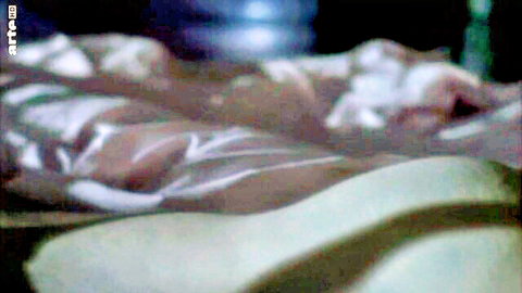 Irene Jacob in intimate nude bedroom scene from Lettre d'une inconnue (2001)