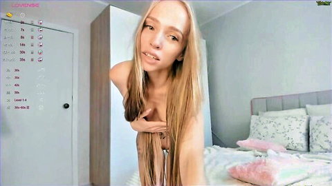 Britakiss blonde camgirl nude posing topless in Chaturbate stream