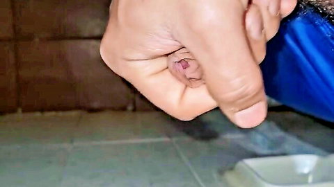 Amateur babe pinches her swollen pink clit with manicured fingers in steamy bathroom