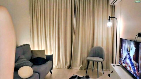 qwelbi nude side view on Chaturbate, exposing ass and curves in solo webcam show