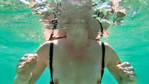 Curvy ginger redhead in black bikini giving risky underwater tugjob at busy public beach