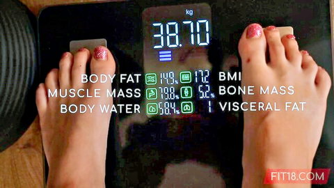 Emma Rosie 4'10 83 lbs tiny petite fit body scale measurements