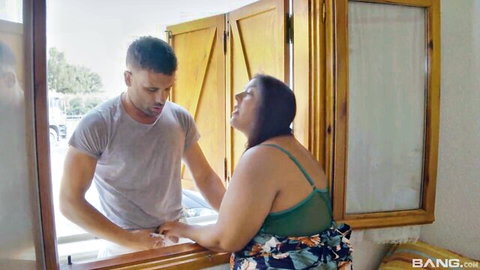 Cassy Hill BBW with natural big tits in close encounter