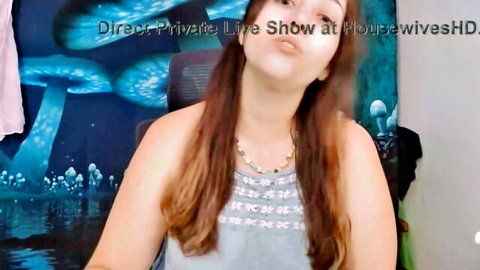 Brunette camgirl puckers lips seductively in private live show at HousewivesHD