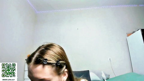 Kiki Hiils young blonde teen in Chaturbate webcam, spider hair clips, amateur solo