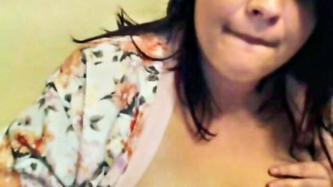 Lantti Irres teases with incredible cleavage in floral top