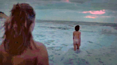 Nadia Tereszkiewicz and Daphné Patakia nude on beach at sunset