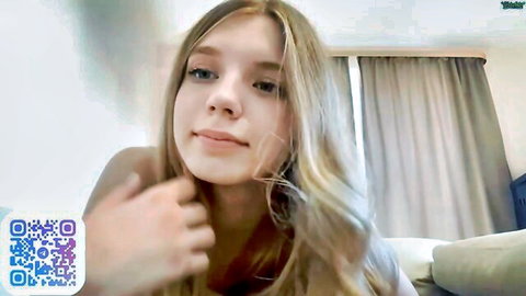 Georgietiogangco skinny blonde cam girl topless in Chaturbate show