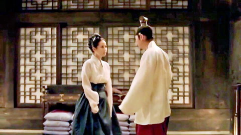 Yeo-Jeong Jo in elegant hanbok as seductive concubine, intimate couple scene