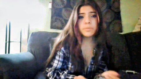 Only_vae Latina cam girl in open plaid shirt showing cleavage