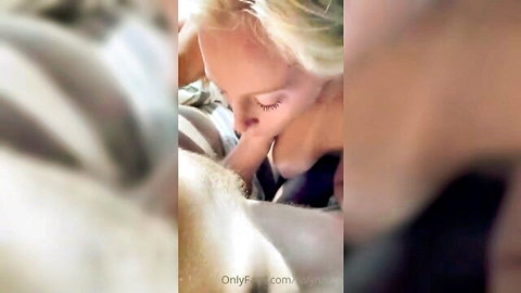 Blonde Lialynnvip morning blowjob on boyfriend in bed