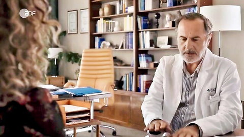 Alessija Lause sexy, Julia Richter nude in Doktor Ballouz doctor scene