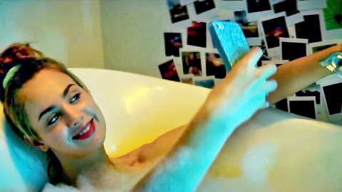 Wiktoria Gąsiewska topless nude in bathtub selfie from Krime Story (2022)