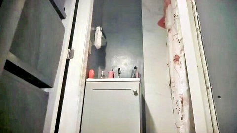 Psychoredbunny's intimate bathroom camshow on Chaturbate, tattooed camgirl vibes