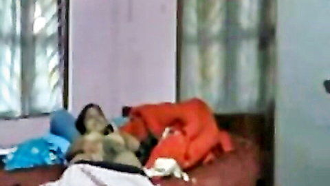 Amateur Hindu woman flashing natural big boobs in bedroom