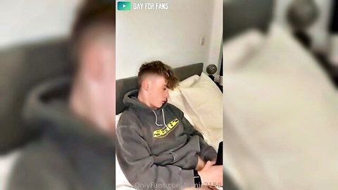 Tom Baker solo twink masturbation on webcam
