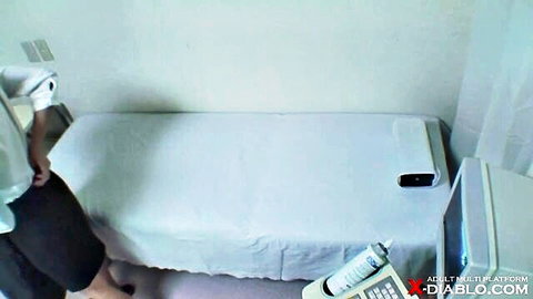 32-year-old Japanese OL in gynecology exam, palpation and internal check