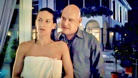 Catrin Striebeck in tense towel scene with bald man, Unter Verdacht 2004