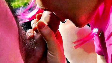 Pink-haired amateur babe sucks hairy man's big toe in outdoor forest foot fetish
