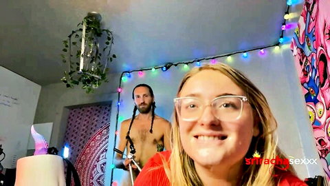 srirachasexxx Chaturbate couple cam with blonde glasses girl and bearded stud