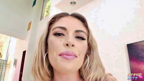 Blonde goddesses Savannah Bond and Vivianne DeSilva in deep anal hardcore