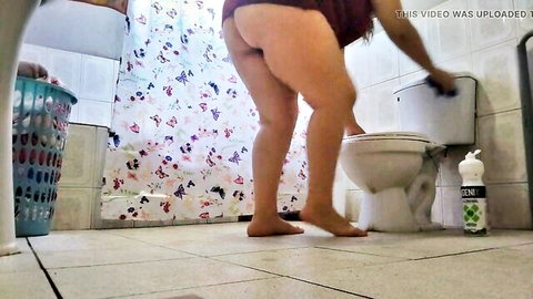 BBW bends over toilet exposing huge fat ass cheeks in bathroom homemade