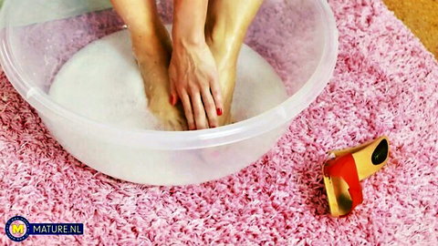 Brunette Angee Es soaks sexy feet in creamy milk bath, foot tease