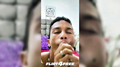 Leonard Price webcam tease: shirtless solo ass play