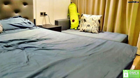 Arina_13 cute blonde Chaturbate cam show bedroom setup