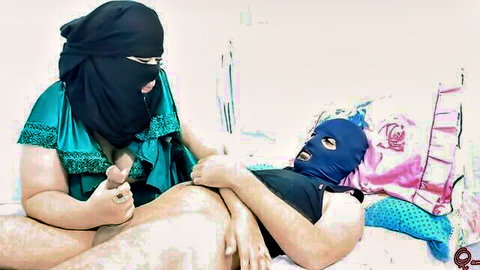 Arab niqab woman in green lingerie handjobs masked man, Egyptian amateur