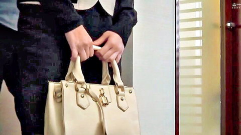 Yuzu Shirakawa elegant in black vest holding beige handbag, JAV style