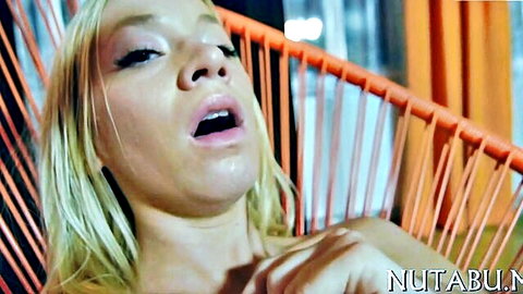 Blonde babe in ecstasy using various toys on juicy snatch