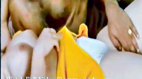 Mallu aunty exposing in yellow top during sex with lover