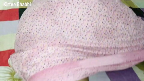 Amateur Indian bhabhi Katee teases crotch under pink patterned saree on bed