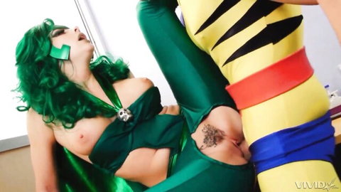 Chanel Preston in revealing Poison Ivy costume with boyfriend oral action