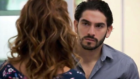 Valentina Acosta as Miriam Godoy in close couple scene from Señora Acero 2015