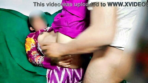 Desi MILF Sali in saree gets hardcore pussy drilled by man in home video